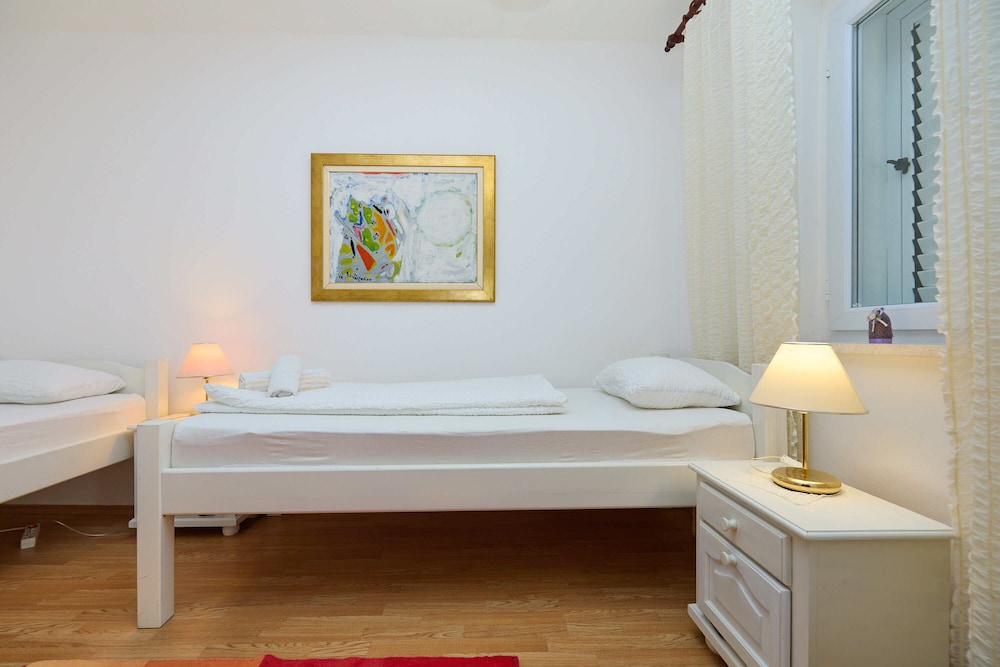KABLAR'S SUNNY SUITES