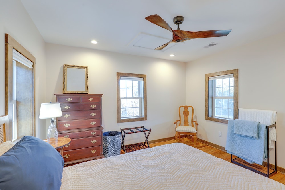 2 Blocks to AT: Mountain View Cabin Unit 2