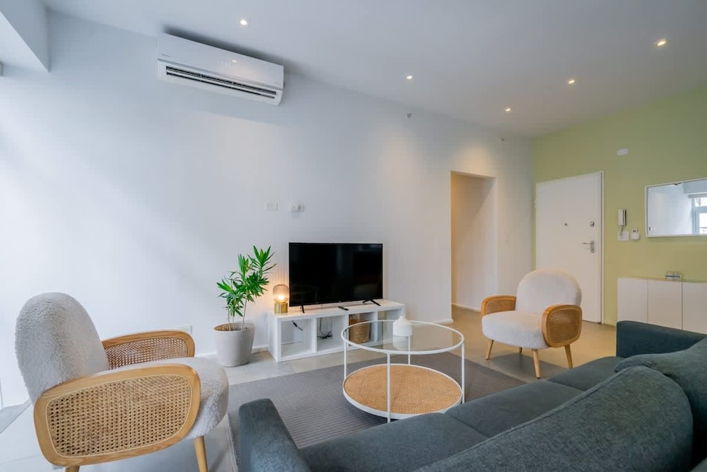 w Marvelous 2BR w Rooftop Pool In Casco Antiguo