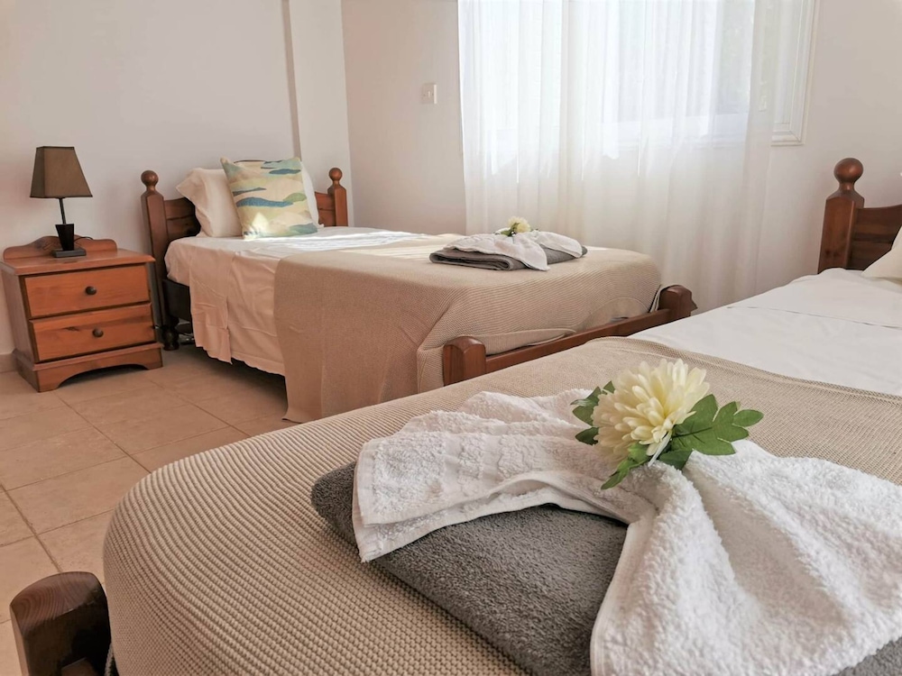 Sobella Villa - 3 Bedroom Villa With 10 x 4 Pool