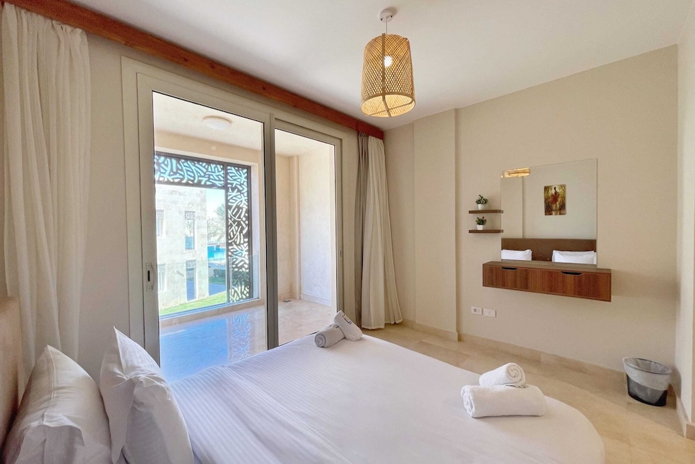 Xuru Stays I Homestyle 3BR Penthouse Pool & Beach View