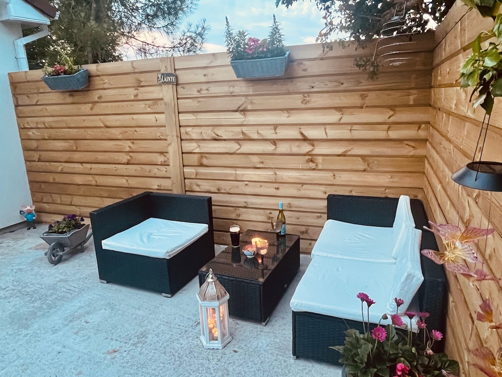 1-bed Cosy Cottage Near Emerald Park - Sleeps 5