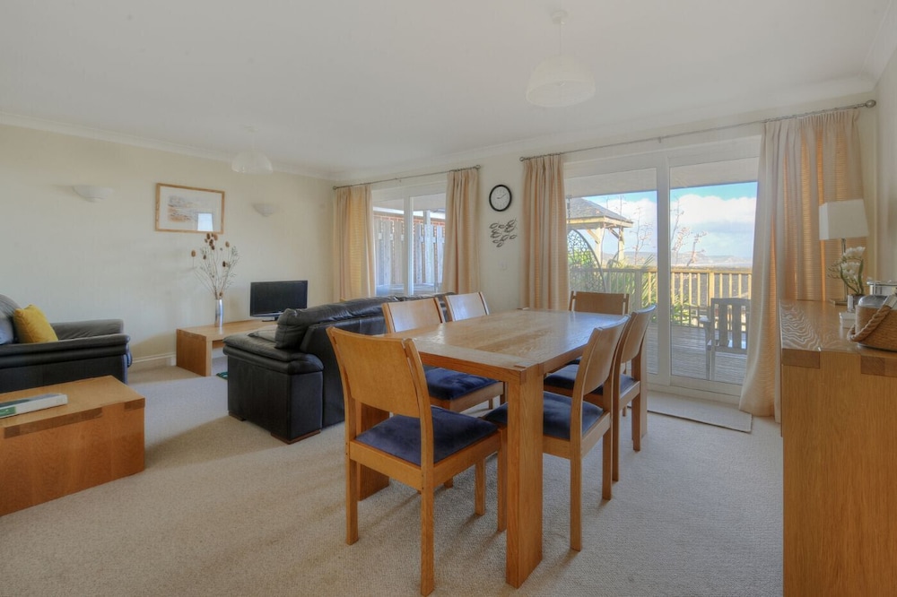 4 Coram Court