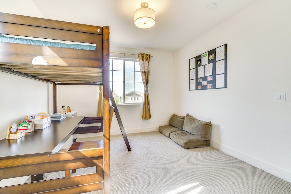 Pool Paradise: Spacious Tracy Home w/ Yard!