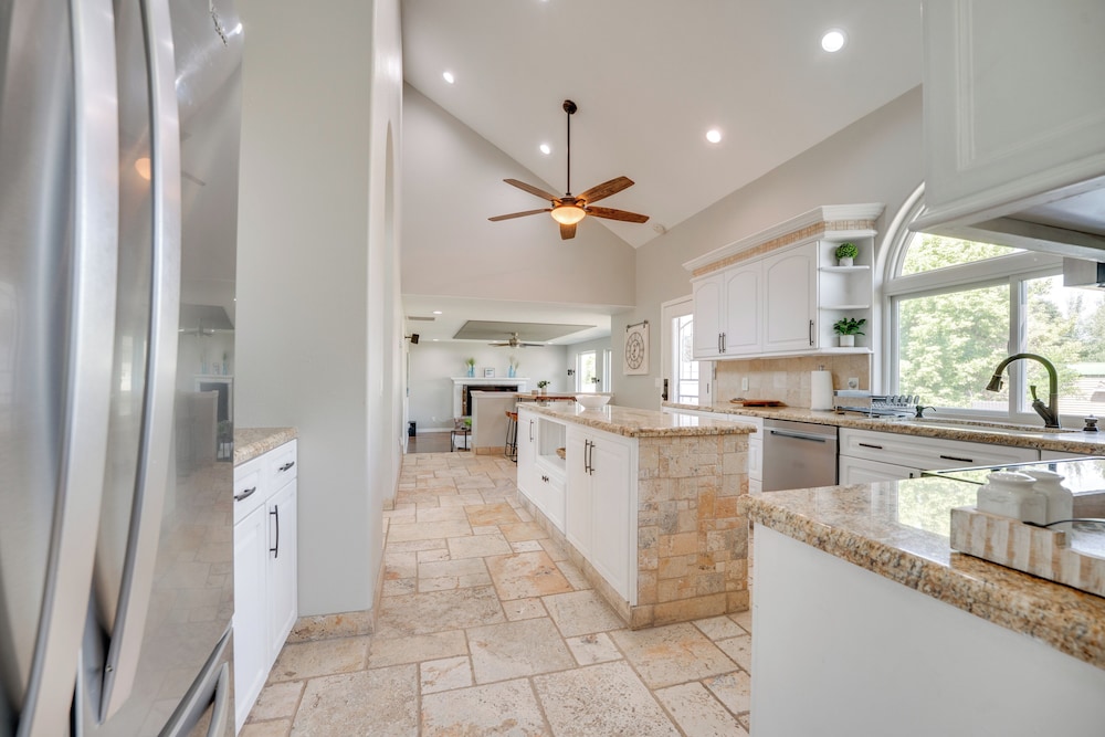 Private Hot Tub: Home Near Moses Lake Access