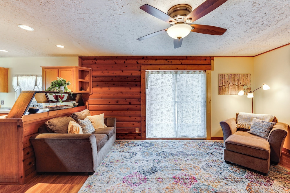 11 Mi to Chincoteague: Atlantic Home w/ Decks!