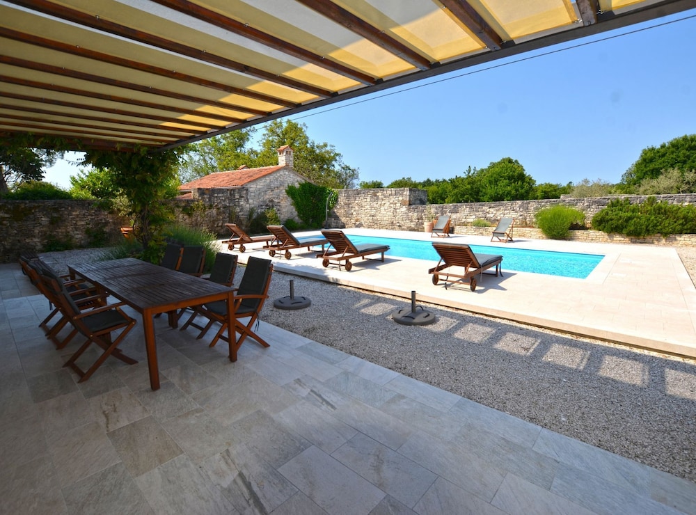 Majestic Rustical Kanfanar Villa With Pool