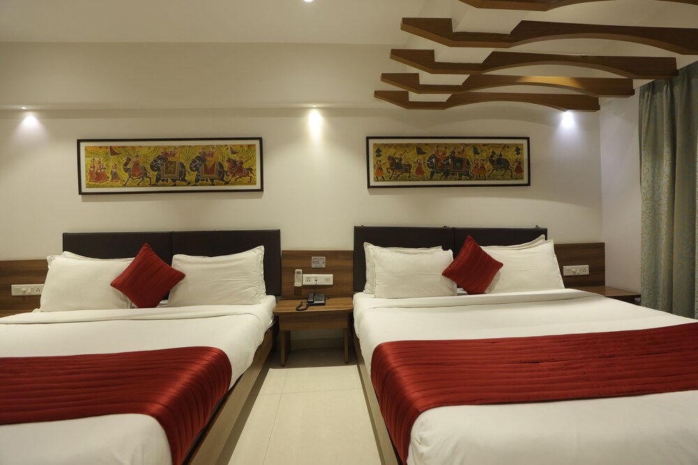 Hotel Shreeji Vatika-Airport Road