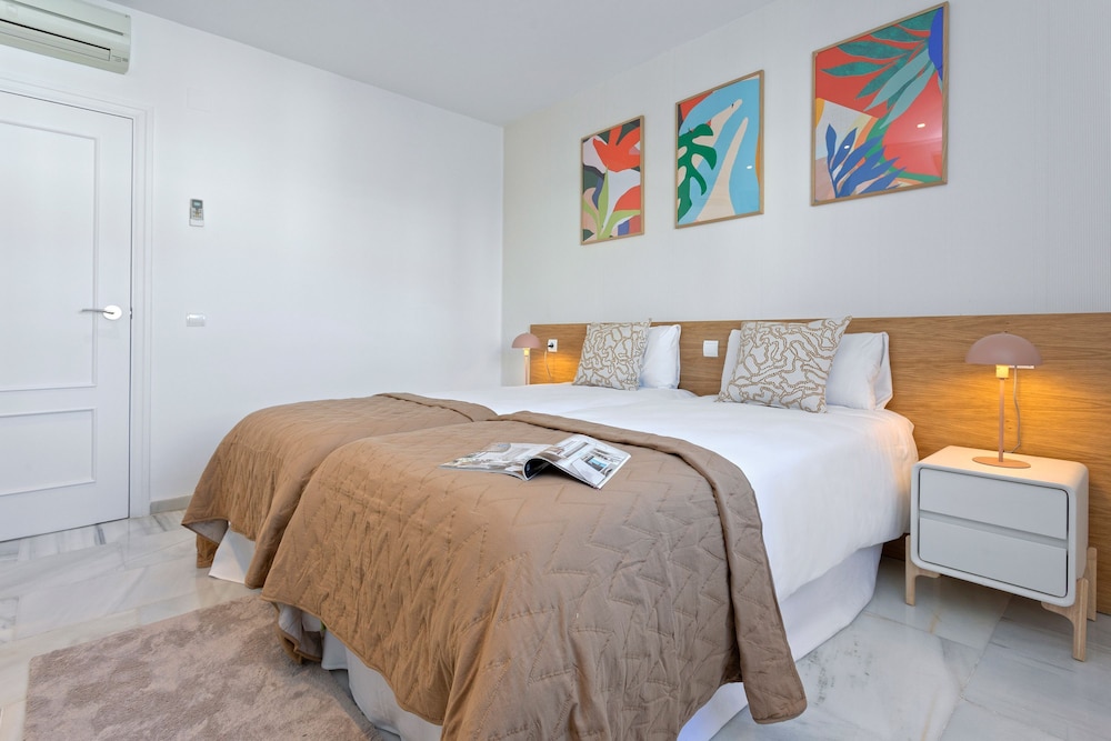 Exclusive 2BD Apartment With Private Terrace in Marbella Royal Gardens