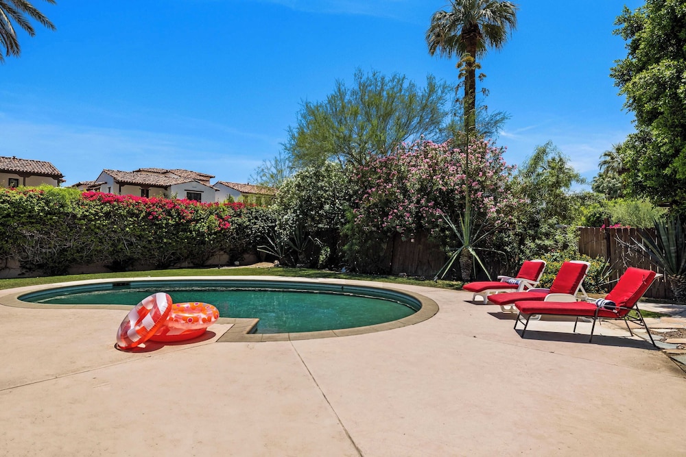 Dandelion by Avantstay Pool, 0.2mi to Downtown!