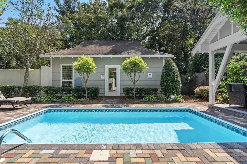 Honey Bee Bungalows by Avantstay Boat Friendly, Pool Access