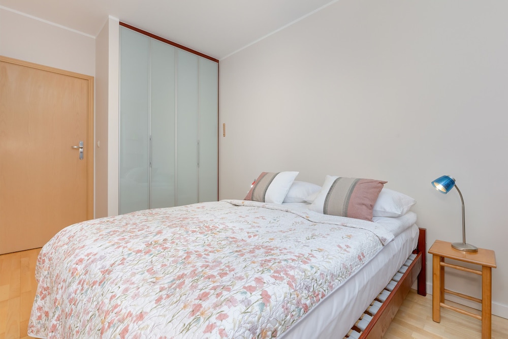 Spacious Apartment Vistula by Renters view 5