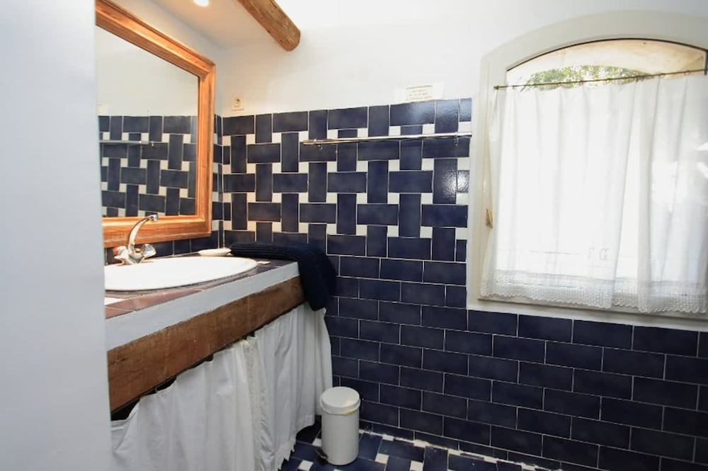 Provencal Villa in the Heart of the Luberon Scrubland