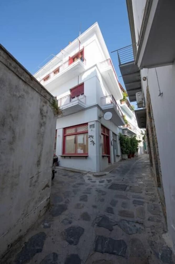 Cosy Flat in the Heart of Skopelos Town view 5
