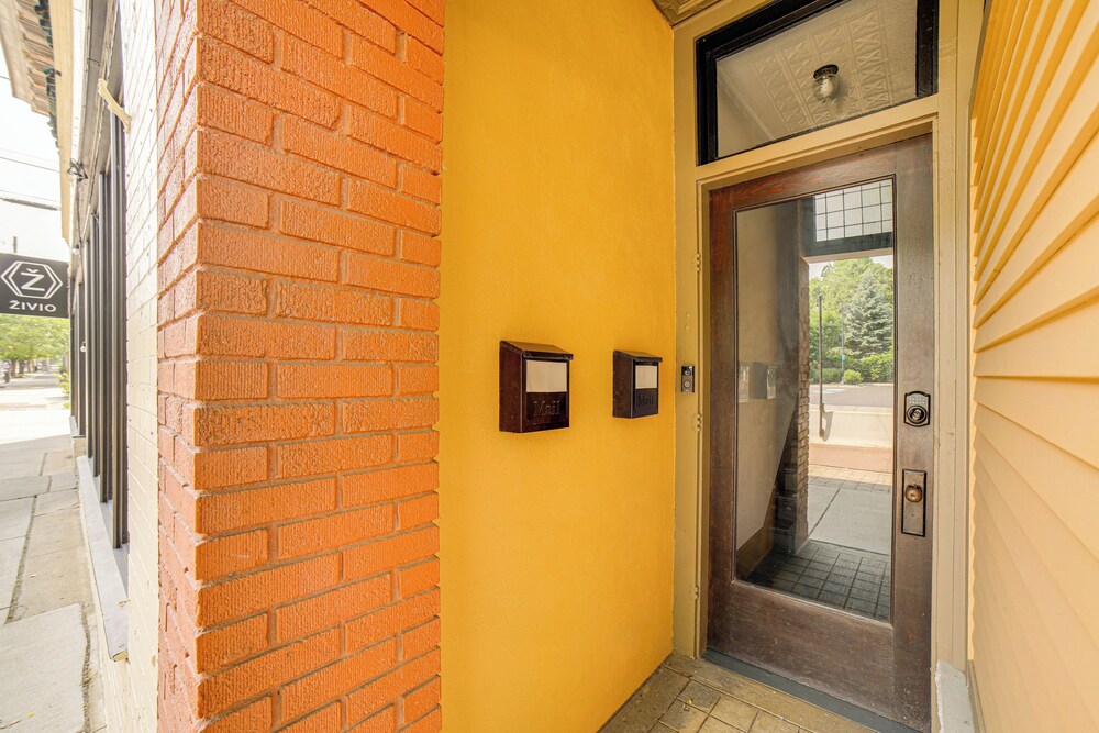 1 Mi to Dtwn Grand Rapids: Chic Condo w/ Balcony!