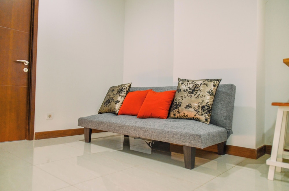 Chic and Cozy 2BR Apartment at Springwood Residence