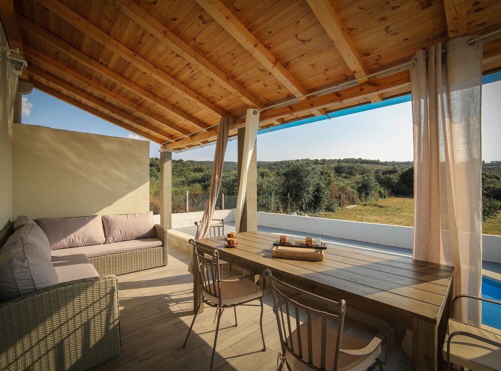 Villa Baras Garden - House With Pool
