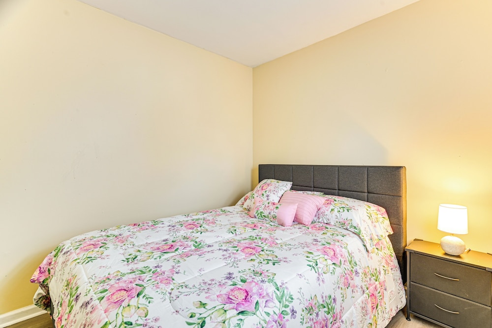Near Hospitals: Home w/ Yard in Albany!