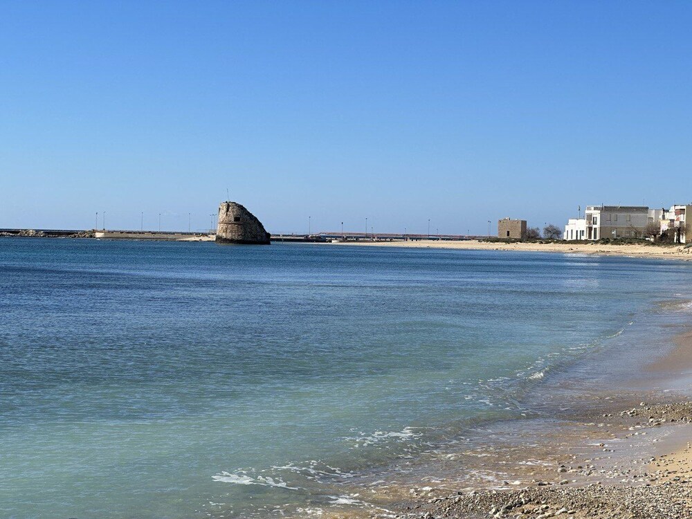 Appartamenti al mare Torre Pali view 4