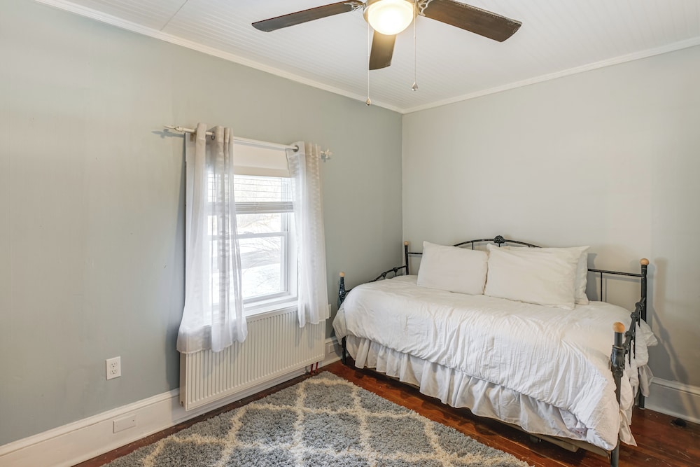 Close to Dtwn Bangor: Inviting Maine Home