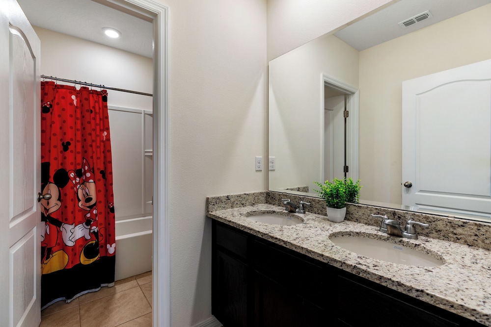 Solterra- LakeView - Private Pool & Spa