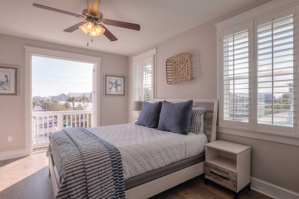 Coconut Cove by Avantstay Deck w/ Hot Tub, Access to 2 Pools