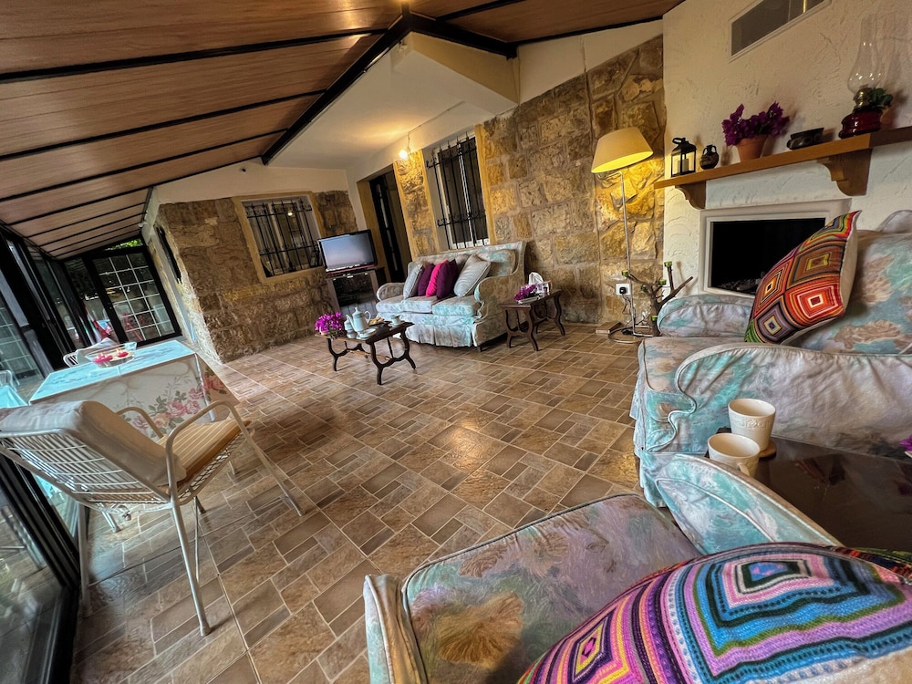 Les Bougainvilliers GuestHouse by Hansa