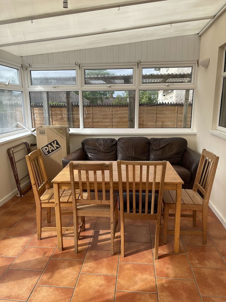 Cleeve Road House