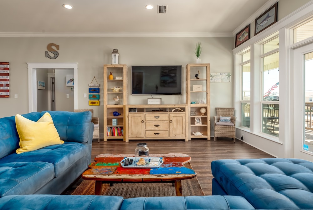 Seabatical - Gulf And Bay Views - Steps To The Water - Enjoy A Family Dinner After A Great Day On The Beach! 3 Bedroom Home by RedAwning view 4