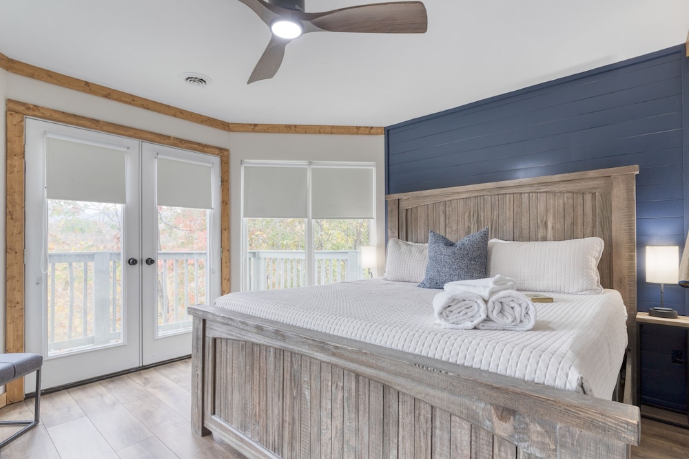 Greene Mountain Lodge by Avantstay Sleeps 22 Hot Tub Game Room Theater