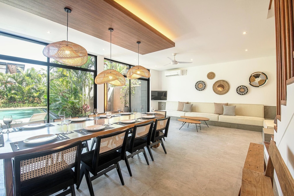 Opulent 5BR Modern Villa 400m From the Ocean