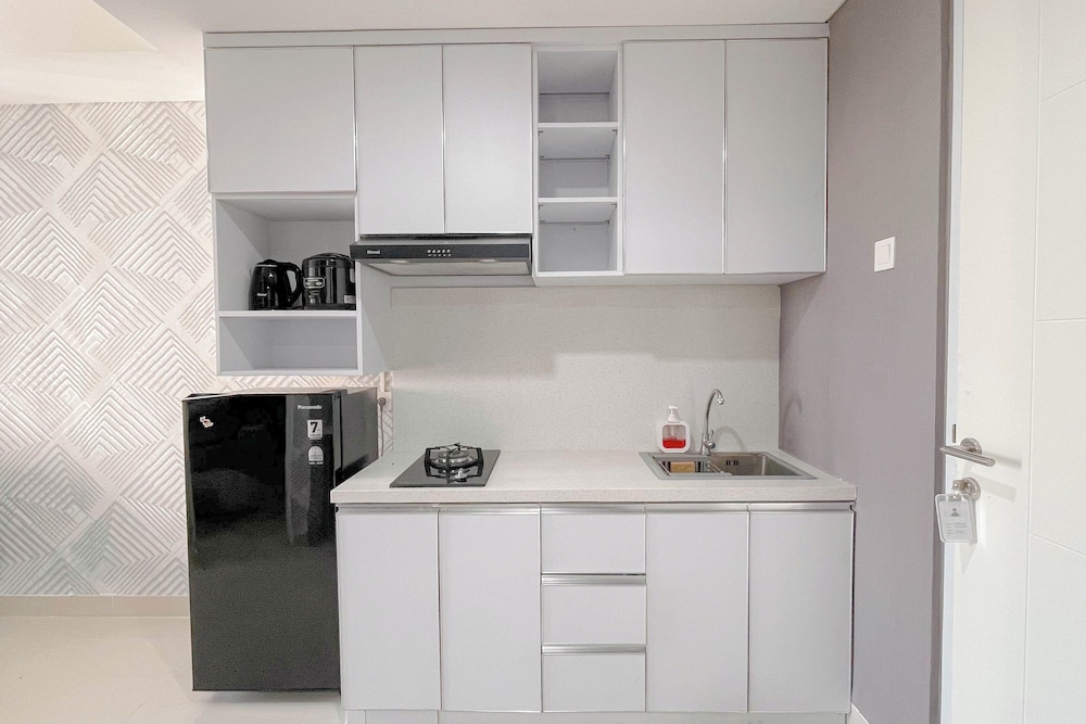 Grey Toned 1Br Apartment Tamansari Skylounge Makassar