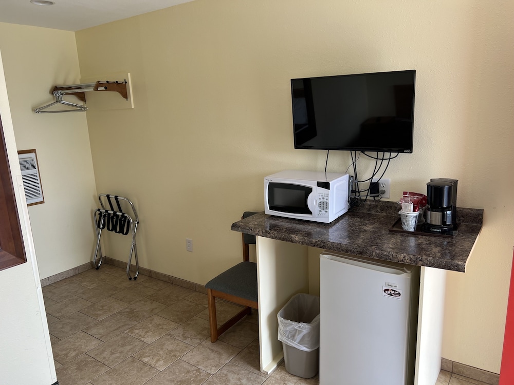 All Star Inn & Suites
