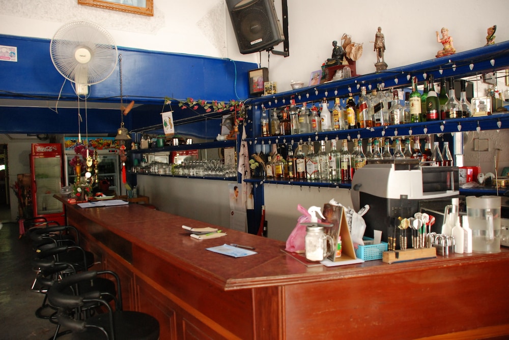 Blue Lagoon Guest House and Bar