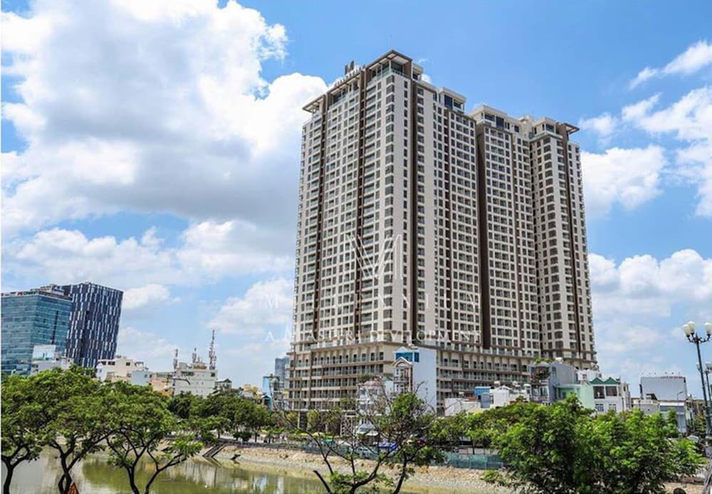 Jennifer House - Millenium Apartment