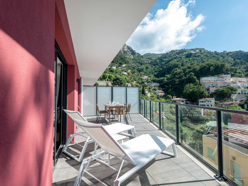 Comfortable Holiday Apartment With Terrace