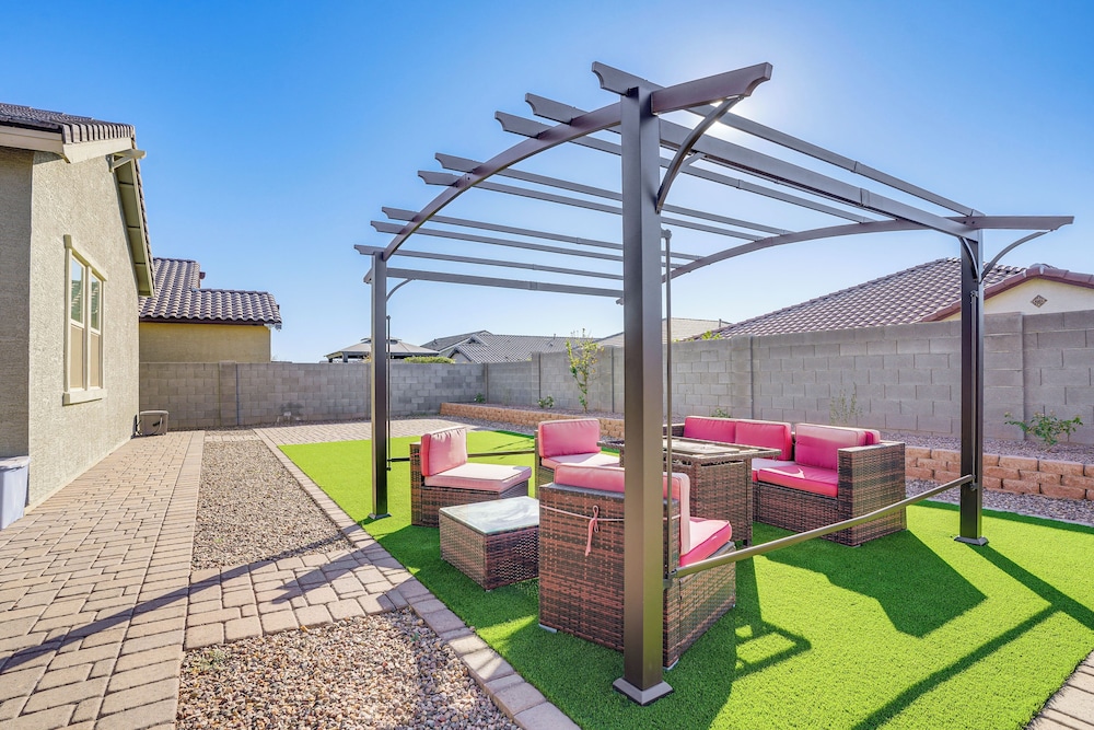 Covered Patio & Community Pool: Home in Surprise
