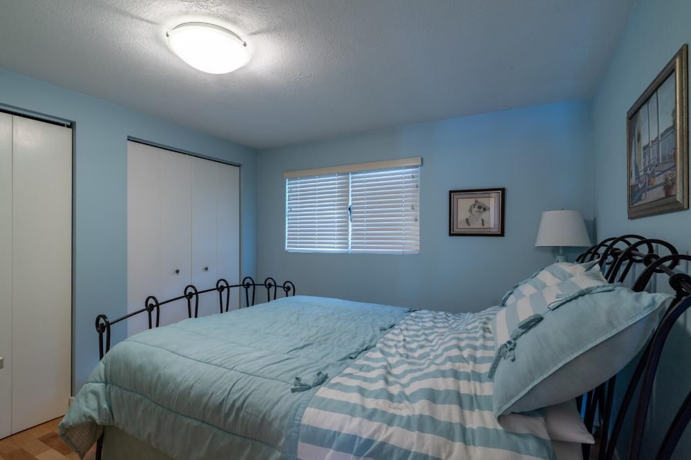 LUXURIOUS 5,500 sqft Home: 5 Br/5 Ba | PRIVATE Pool & Hot Tub | STEPS to Beach view 3