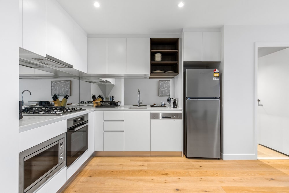 Modern 1-bed in Hip Southbank With Pool & Gym
