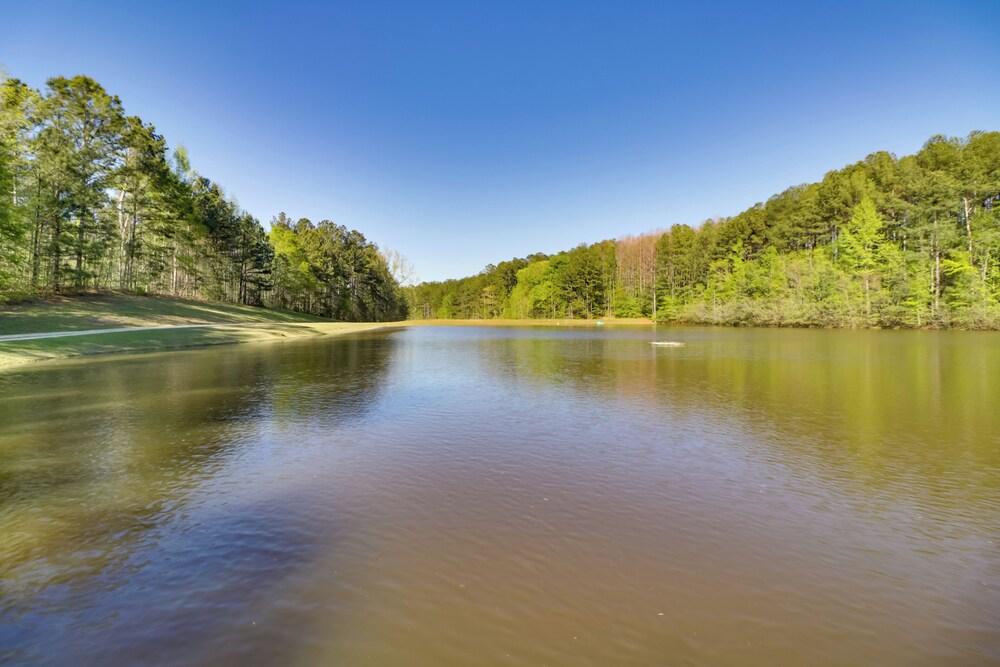 Cabin w/ Lake Access Near Talladega Nat'l Forest