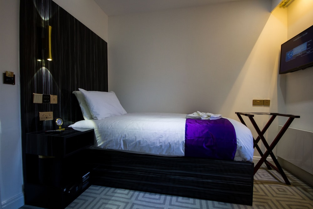 DJ Suites Blackpool