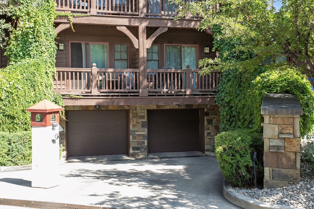 104 Lodge At Brookside 2 Bedroom Condo by RedAwning - Property Image 2