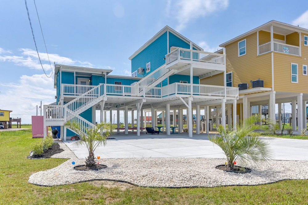 Freeport Vacations - Pet-friendly Freeport Beach House: Walk to Shore - Property Image 1