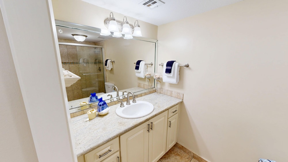 Shoreline Towers 2052 2 Bedroom Condo
