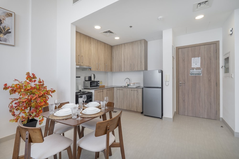Stunning 1 BR With Pool View in Rawda Apartments