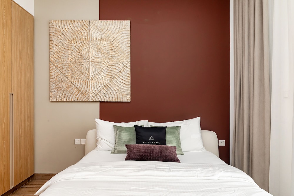 Oakley Square 1BR Apartment with maid's room