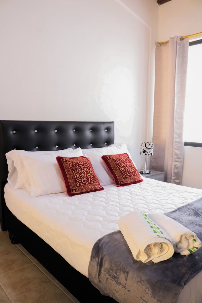 Hostal CaliView Inn