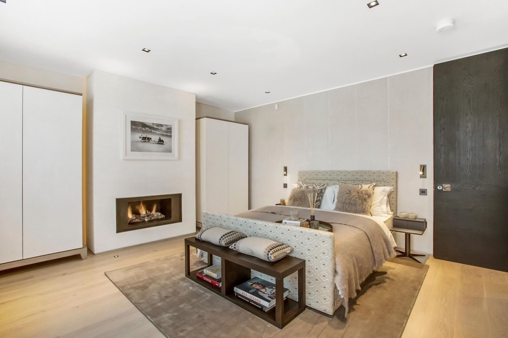 Luxurious Mews House in Pavilion Road - 3 Bedroom