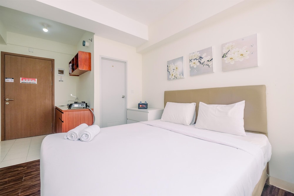 Comfortable and Lovely Studio Podomoro Golf View Apartment