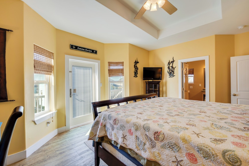 Port Aransas Home: Private Pool < 1 Mi to Beach!